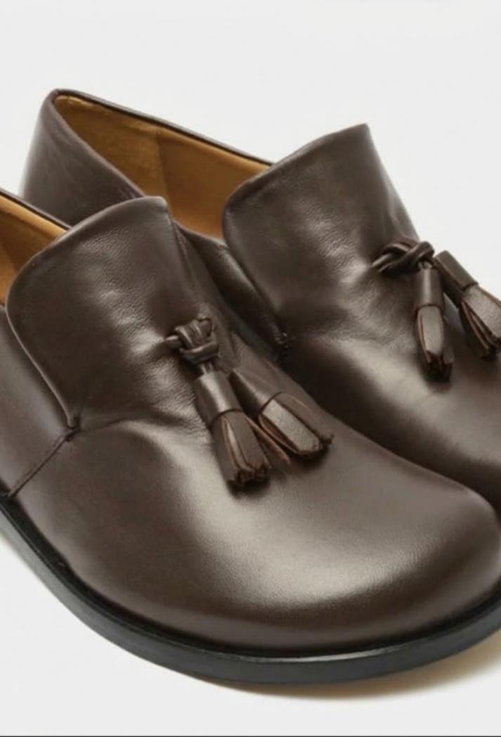 AUDLEY Women's low-heeled leather shoe. 